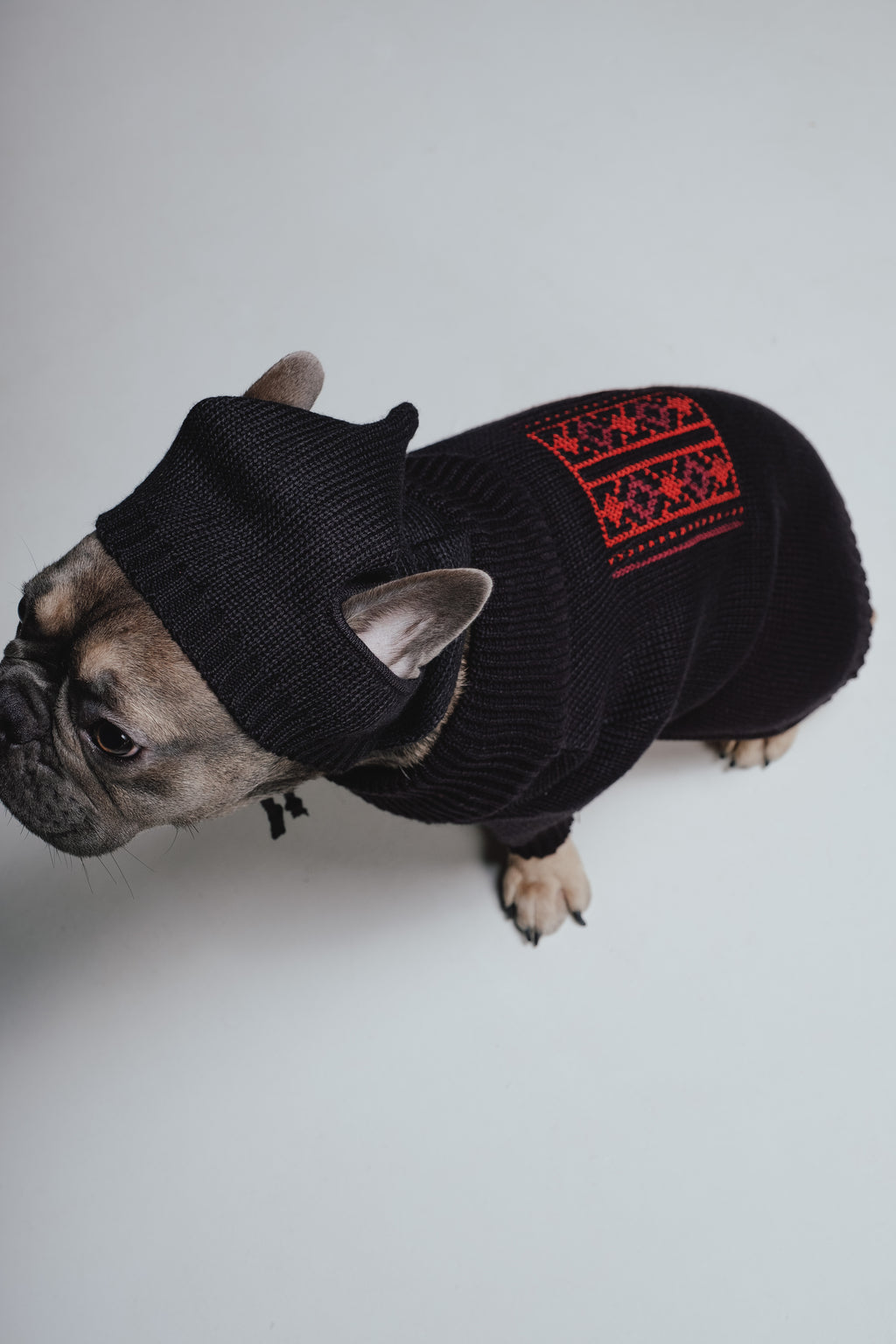 Red embroidery sweater